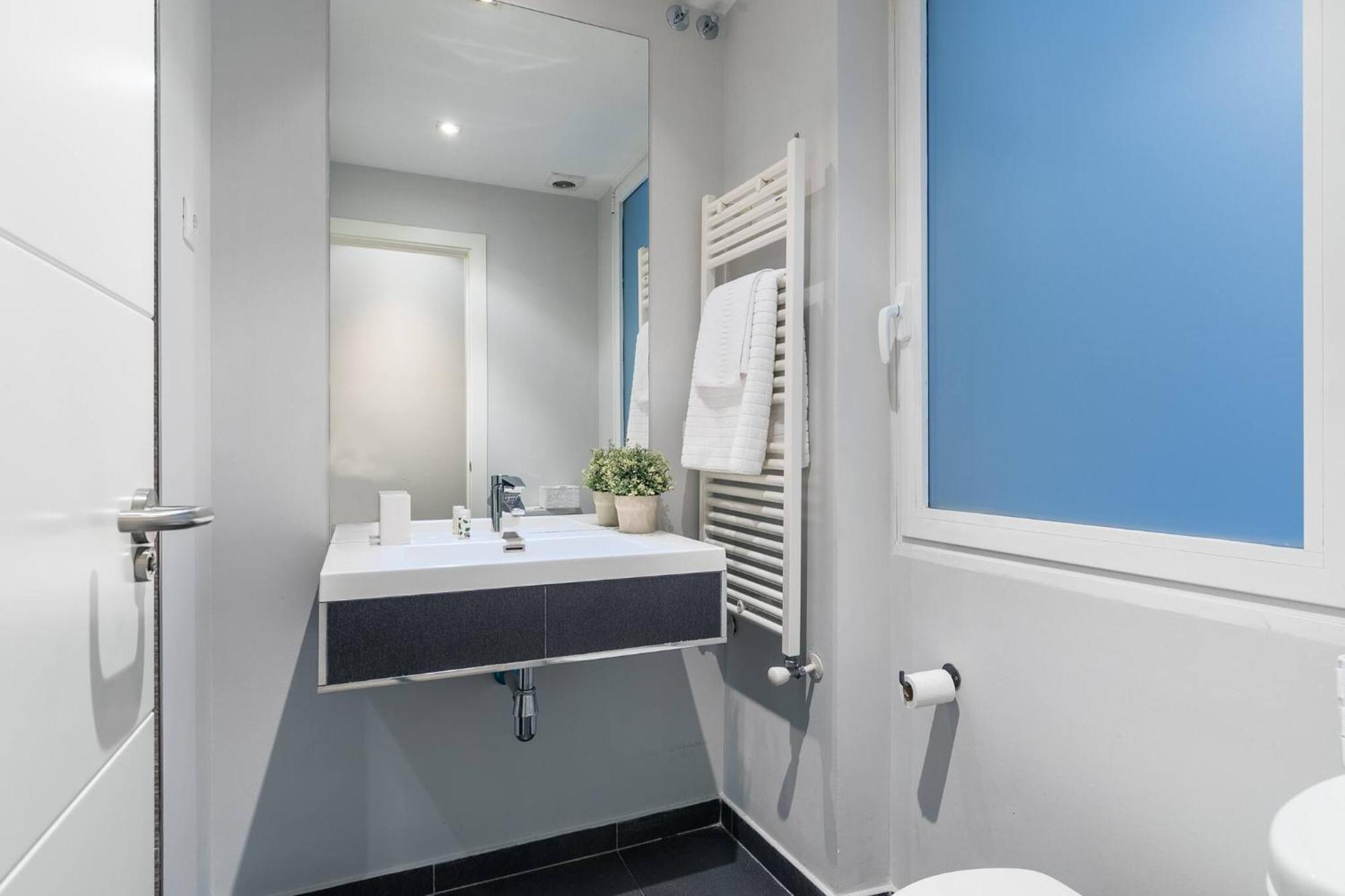 Castellana Suites Мадрид Екстериор снимка